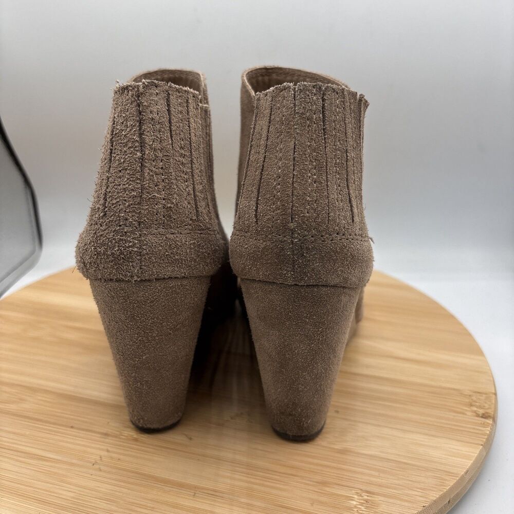 Dolce Vita Gwynn Women’s Taupe Suede Ankle Wedge Bootie Size 8.5 - Picture 4 of 9